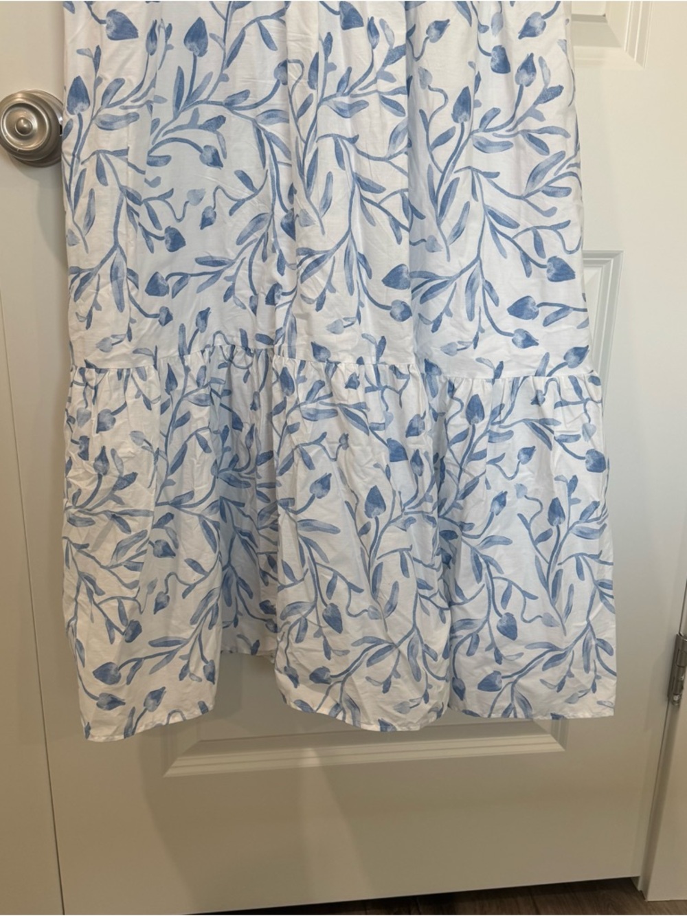 Abercrombie & Fitch Twist Front White Maxi Dress with Blue Leaf Print - Picture 6 of 7